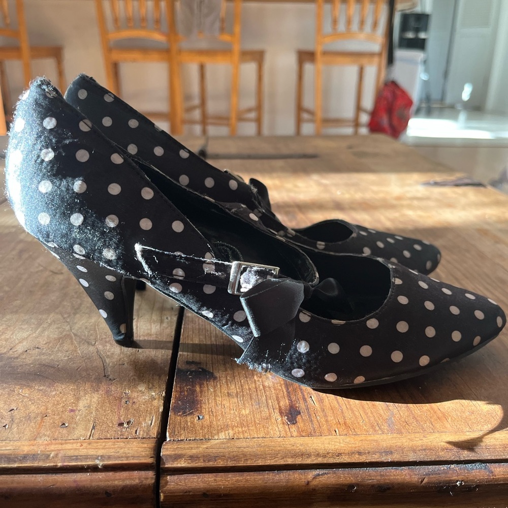 Polka-dot shoes! Size 7